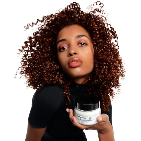 L’Oréal Professionnel Serie Expert Metal Detox hĺbkovo vyživujúca maska pre farbené a poškodené vlasy 250 ml