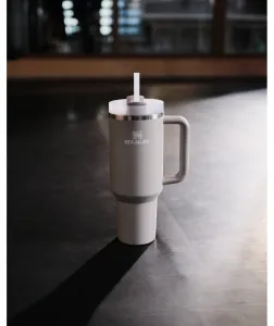 Stanley Quencher H2.O FlowState™ Tumbler tumbler z nehrdzavejúcej ocele s rúrkou veľký Black 1180 ml