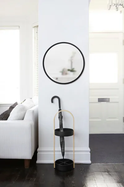 Umbra Okrúhle nástenné zrkadlo HUB 61 cm čierne