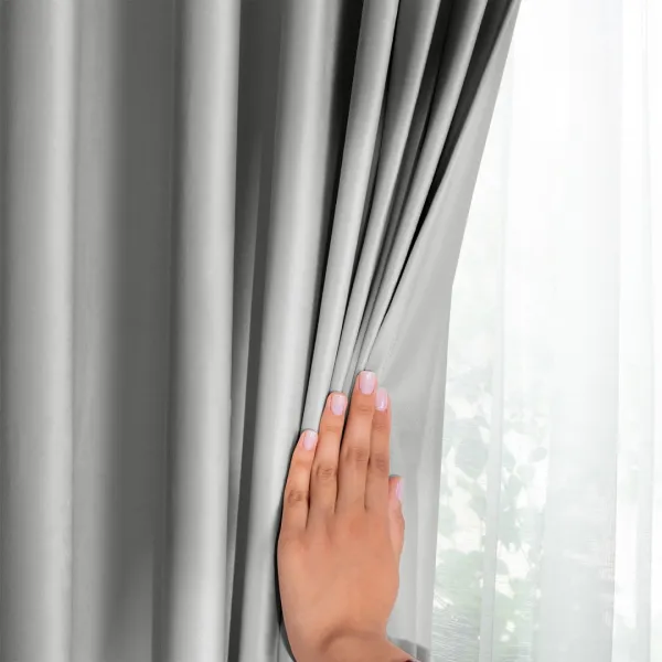 Záves AmeliaHome Velvet s priechodkami 140x270 cm strieborný, veľkosť 140x270