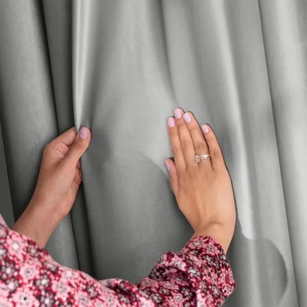 Záves AmeliaHome Velvet s priechodkami 140x270 cm strieborný, veľkosť 140x270