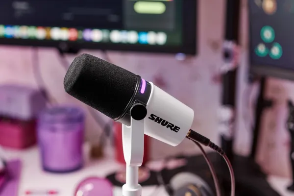 Shure MV7+ -W USB mikrofón
