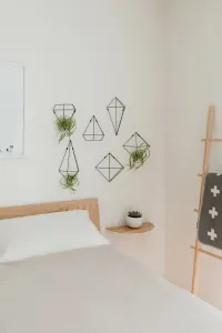 Umbra Nástenná dekorácia PRISMA čierna, veľkosť 25x23x11