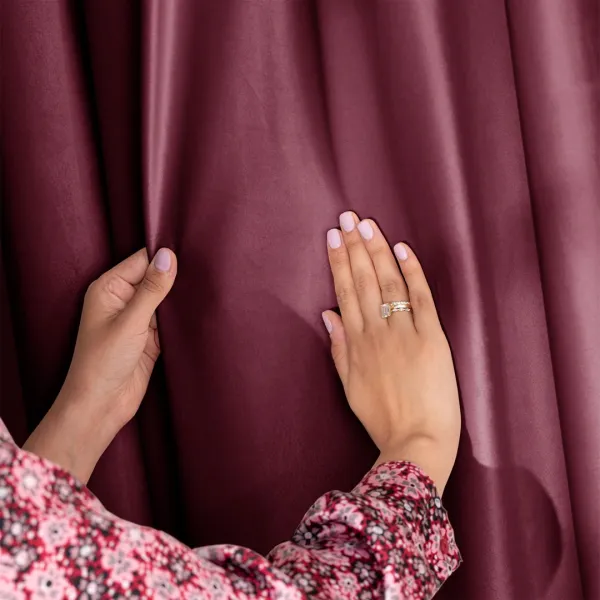 Záves AmeliaHome Velvet s priechodkami 140x270 cm burgundy, veľkosť 140x270