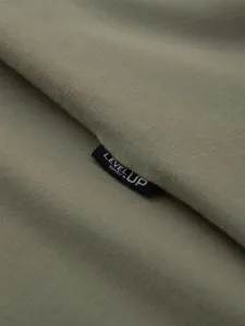Klasické pánske tričko s dlhým rukávom khaki