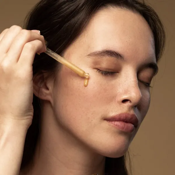 Antipodes Glow Vitamin C rozjasňujúce sérum proti prvým známkam starnutia pleti 30 ml