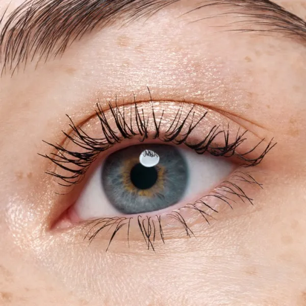 Catrice Metallic Spark krémové očné tiene pre trblietavý lesk odtieň 010 Champagne Chic 4 g