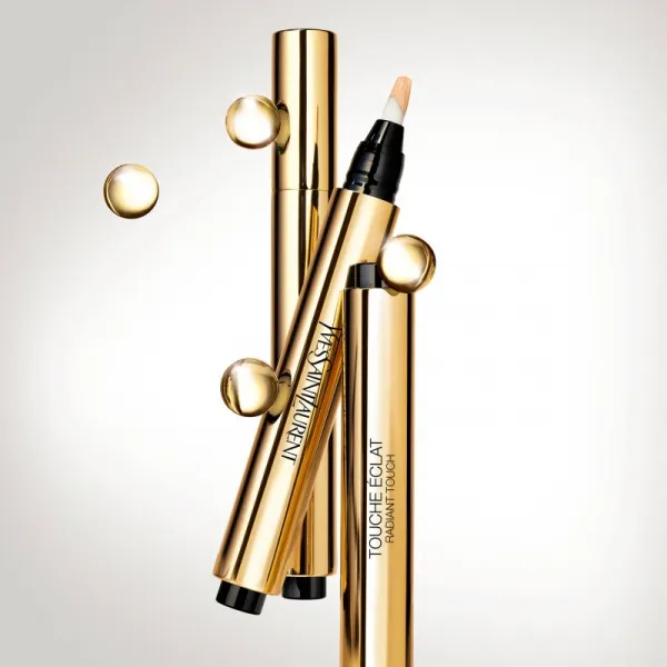 Yves Saint Laurent Touche Éclat Radiant Touch rozjasňovač v pere pre všetky typy pleti odtieň 0 Lait Lumiere / Luminous Milk 2.5 ml