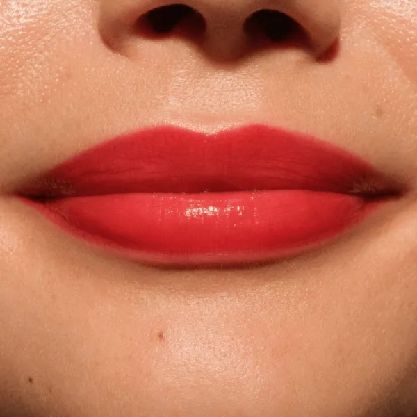 Catrice Glass Like Dewy Lip Tint vysoko pigmentovaný lesk na pery s hydratačným účinkom odtieň 060 The Happy Choice 3 ml