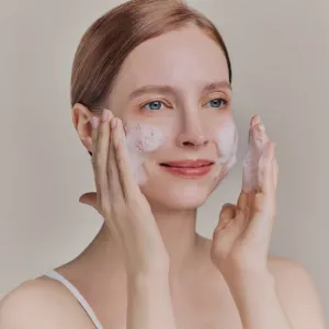 WHAMISA Organic Flowers Foaming Gel ukľudňujúci čistiaci penivý gél 150 ml