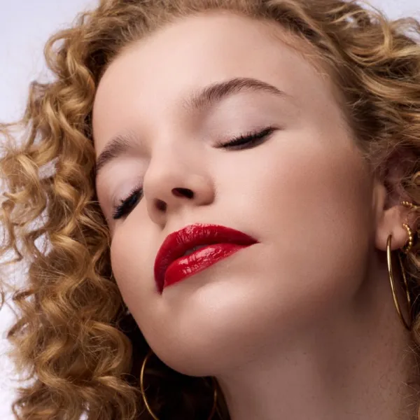 Catrice Glass Like Dewy Lip Tint vysoko pigmentovaný lesk na pery s hydratačným účinkom odtieň 050 Regrets? Always! 3 ml