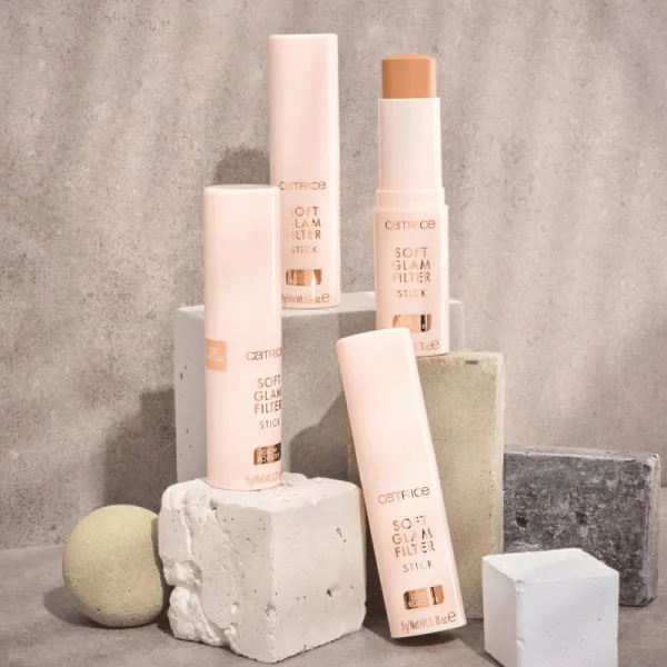 Catrice Soft Glam Filter Stick make-up v tyčinke odtieň 030 Medium 9 g