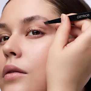 Catrice Magic Perfectors pinzeta so zošikmeným koncom 1 ks