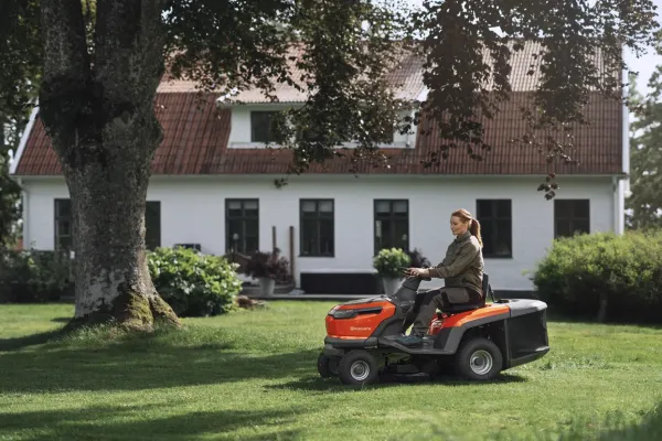 ZÁHRADNÝ TRAKTOR Husqvarna TC 100i