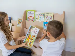 Woodisio Polica na knihy VLNKA Farba: Prírodné drevo