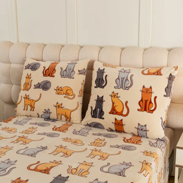 Mikroplyšové obliečky COLORED CATS krémové Rozmer obliečok: 70 x 90 cm | 140 x 200 cm