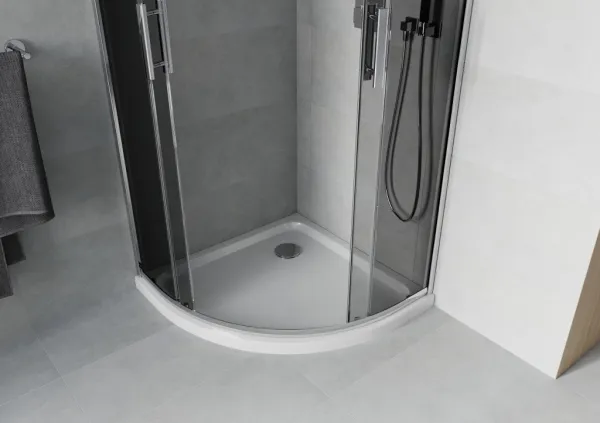 MEXEN/S - Rio štvrťkruhový sprchovací kút 90 x 90, grafit, chróm + vanička so sifónom Flat, biela 863-090-090-01-40-4110