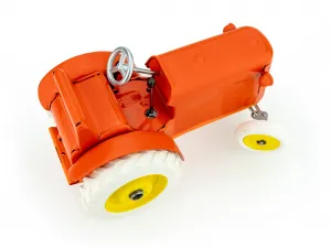 Traktor oranžový bez pohonu