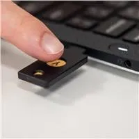 Security Key C NFC - USB-C, podporující vícefaktorovou autentizaci (NFC), podpora FIDO2 U2F, voděodolný