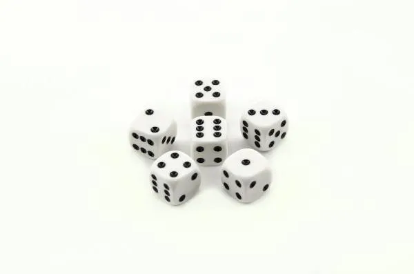 Hracie kocky 1,5x1,5cm spoločenská hra 6ks v krabičke 9x5x2cm