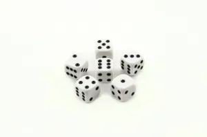 Hracie kocky 1,5x1,5cm spoločenská hra 6ks v krabičke 9x5x2cm