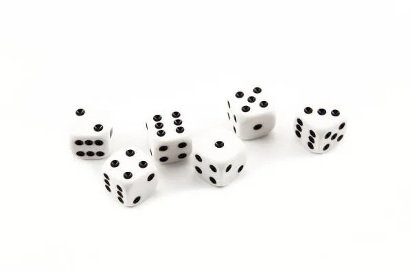 Hracie kocky 1,5x1,5cm spoločenská hra 6ks v krabičke 9x5x2cm