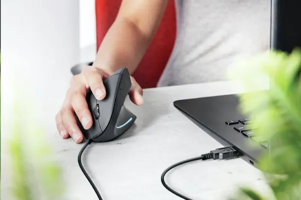 TRUST Verto ergonomická myš USB, čierna