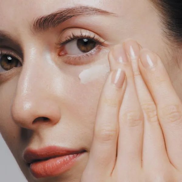 Shiseido Future Solution LX New Eye and Lip Contour Regenerating Cream omladzujúci krém na kontúry očí a pier 17 ml
