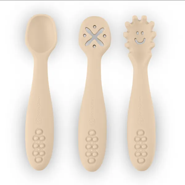 PETITE&MARS Set 3 ks silikónových tréningových lyžičiek Take&Match Desert Sand 6m+
