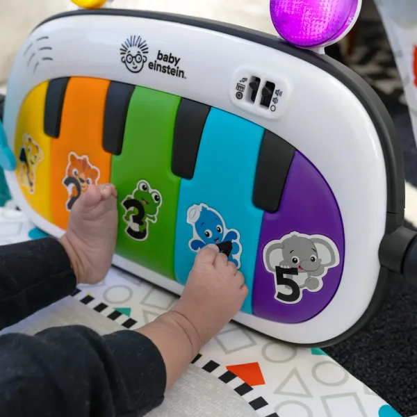 BABY EINSTEIN Postieľka s ohrádkou na hranie a klavírom 3v1 Kick & Snooze™ 0m+