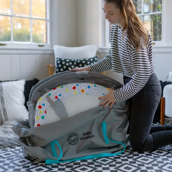 BABY EINSTEIN Postieľka s ohrádkou na hranie a klavírom 3v1 Kick & Snooze™ 0m+