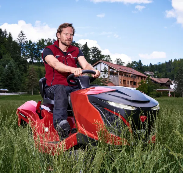 Záhradný traktor s bočným vyhadzovaním solo by AL-KO T 22-110.6 HDH-A V2 Premium