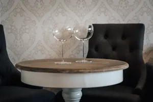Lukáš Houdek a HG atelier s.r.o. Pohár na víno číry  - Lukáš Houdek