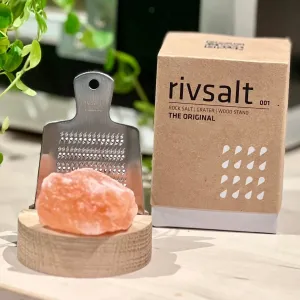 Soľnička RIVSALT s kryštálom pravej himalájskej soli a strúhadlom, malá - rivsalt