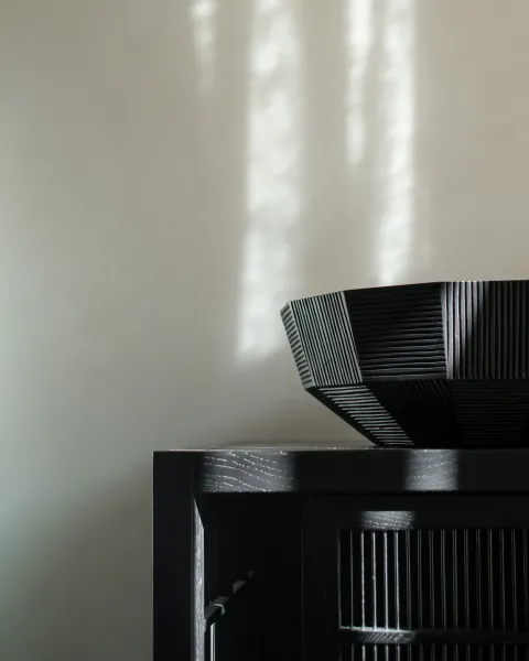 Mahagónová misa Black Striped bowl - Ethnicraft