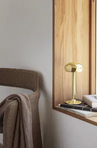Lampa Emendo s LED žiarovkou na batérie, mosadz - Eva Solo