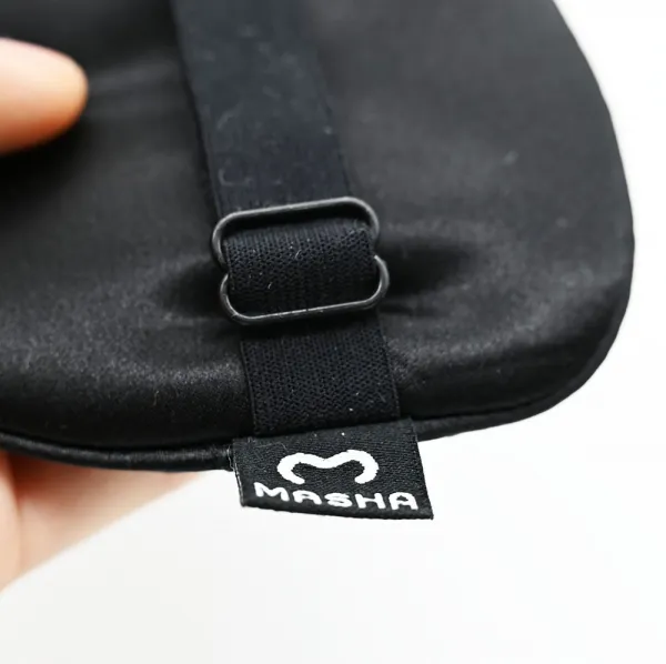 Masha Dark in here Prémiová maska ​​na oči na spanie z hodvábu – čierna Farba: Modrá