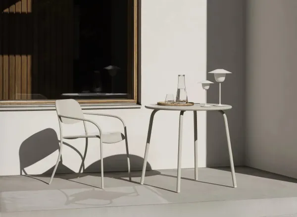 YUA bistro stolík - Blomus