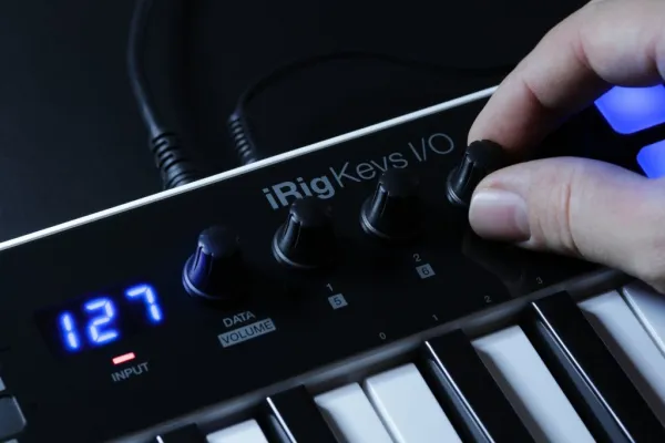 IK Multimedia iRig Keys I/O 49