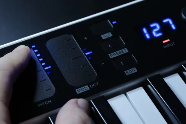 IK Multimedia iRig Keys I/O 49