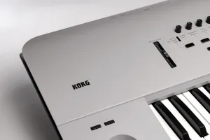 Korg Nautilus-61 AT Gray