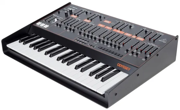Behringer Odyssey Syntetizátor