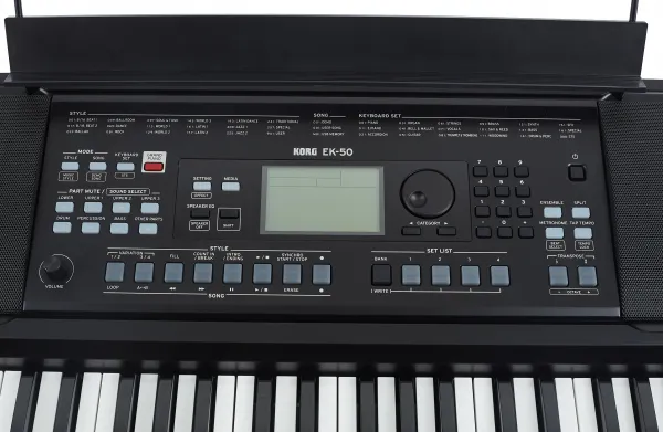 Korg EK-50 Keyboard s dynamikou
