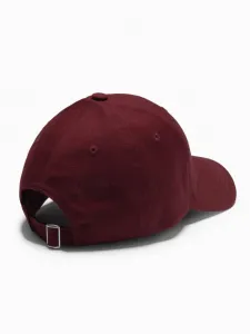 Trendy bordová šiltovka s nášivkou V8 ACCS-0104