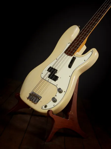 Fender 1966 Precision Bass Refin Trans Blonde 1-Piece Ash Body