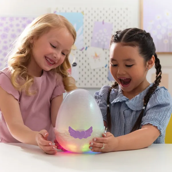 Hatchimals liahnuce sa interaktívne zvieratko jednorožec