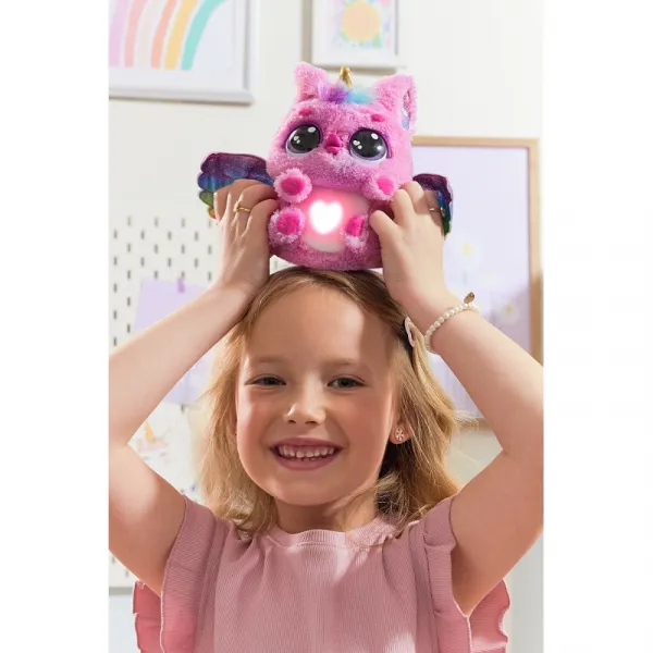 Hatchimals liahnuce sa interaktívne zvieratko jednorožec