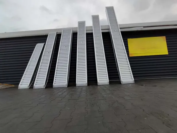 Hliníkové nájazdové rampy 3m, 2,2t | jaks