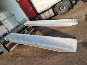 Hliníkové nájazdové rampy 3m, 2,2t | jaks