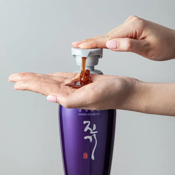 DAENG GI MEO RI Jin Gi Vitalizing Shampoo posilňujúci a revitalizujúci šampón pre suché a slabé vlasy 500 ml